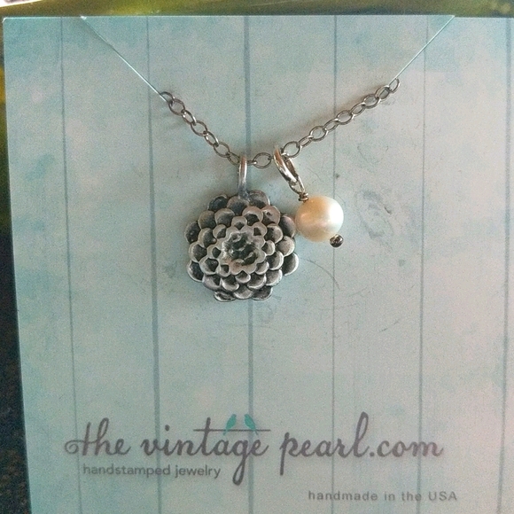 The Vintage Pearl Chrysanthemum Charm Necklace - Picture 1 of 1